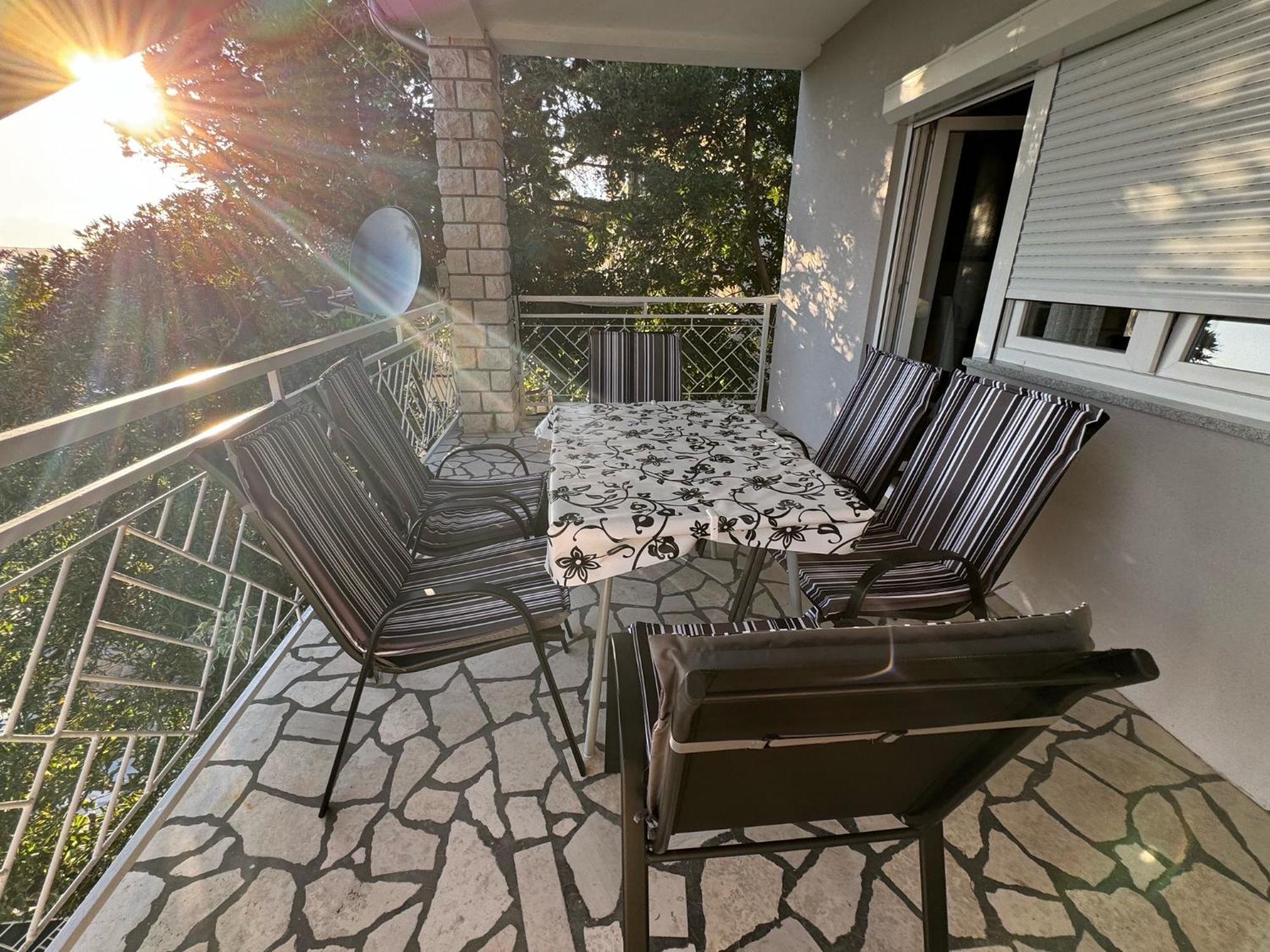 Lory Apartmani Dramalj Bagian luar foto