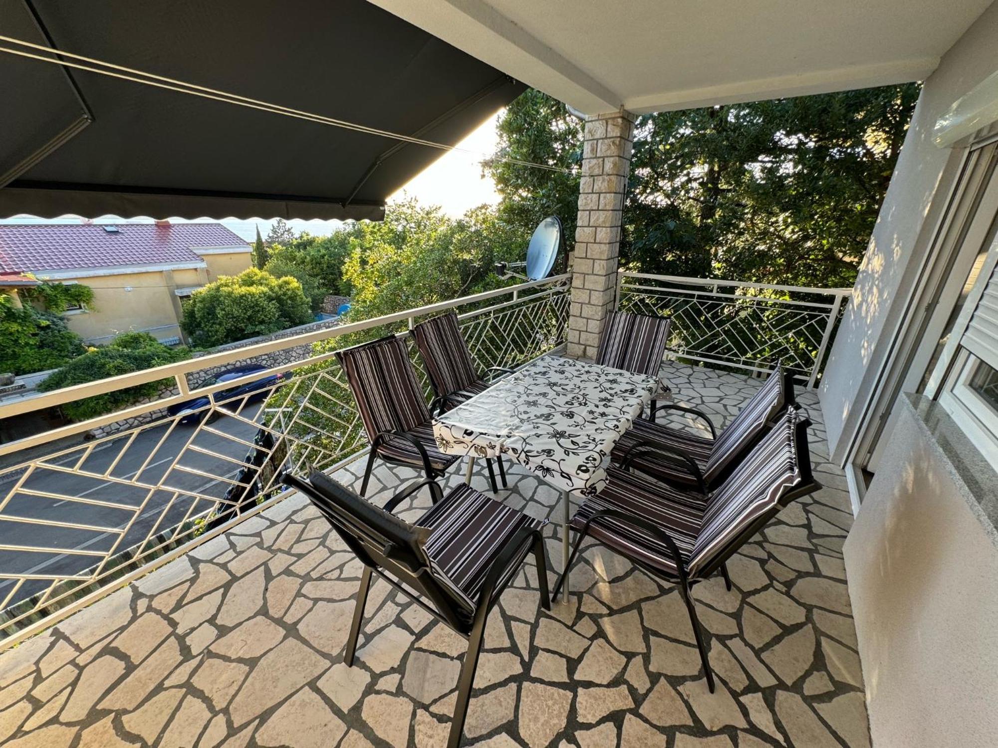 Lory Apartmani Dramalj Bagian luar foto