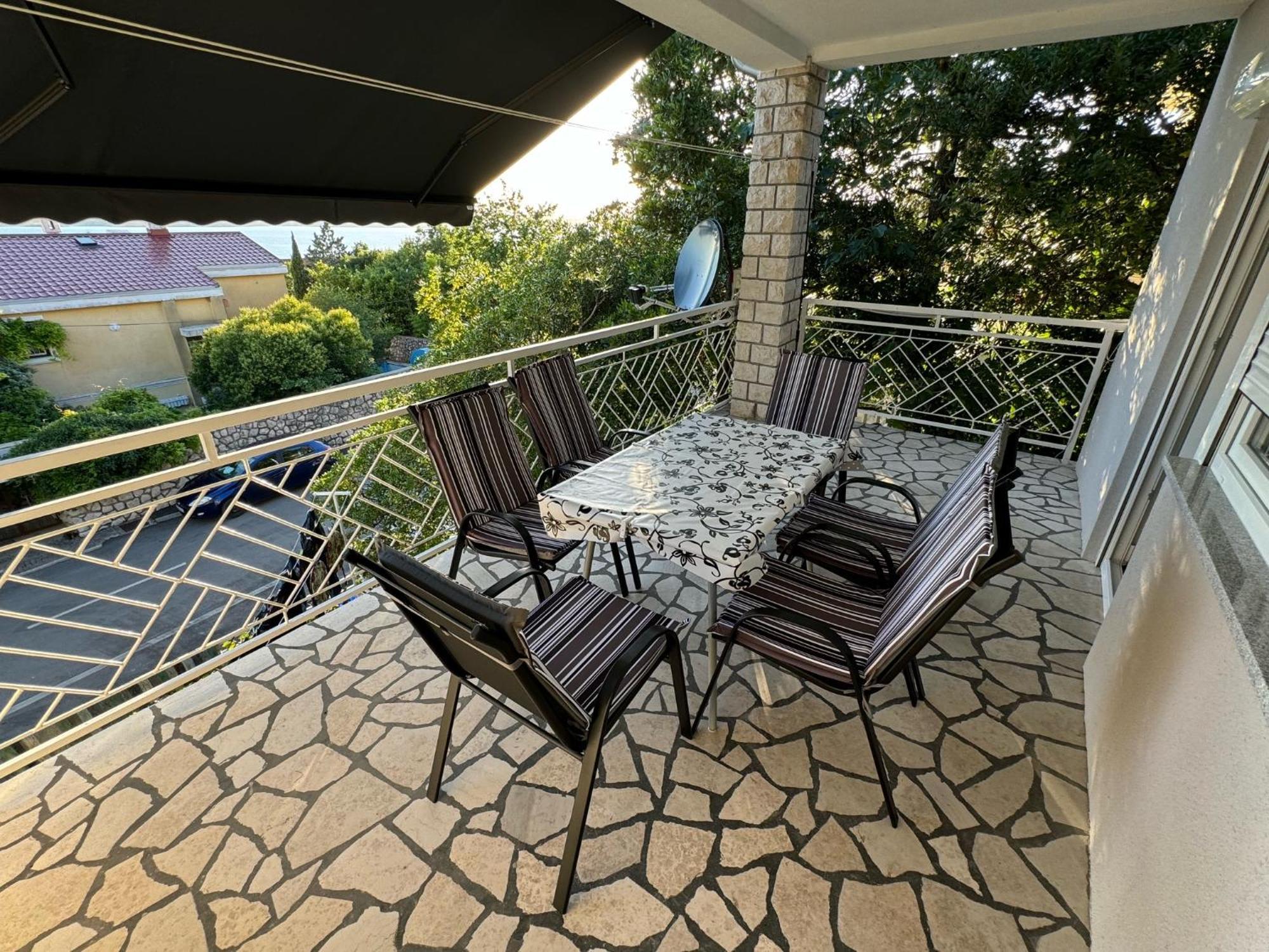 Lory Apartmani Dramalj Bagian luar foto