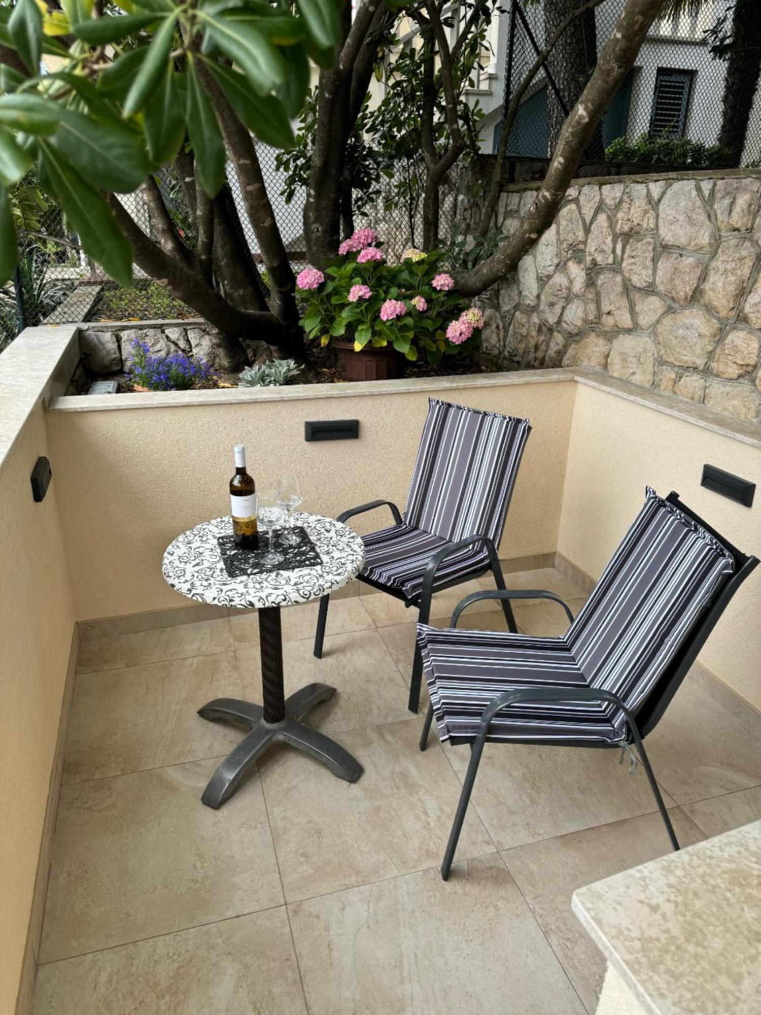Lory Apartmani Dramalj Bagian luar foto